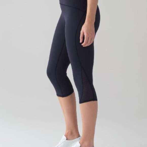 Lululemon Lean In Crop (17") - Picture 1 of 10